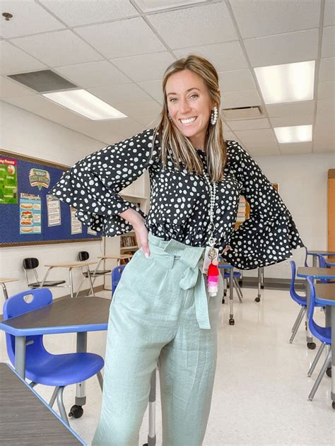 #TeacherOOTD | Middle School | Casual teacher outfit, Teacher ...