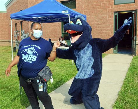 Middletown high hosts drive-by greetings ahead of graduation