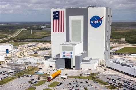 The NASA assembly building at Cape Canaveral, Florida : r/HumansForScale