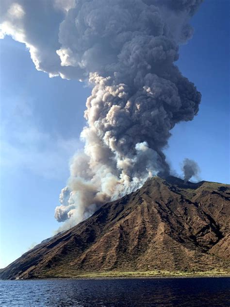 1 dead, 2 injured in Italian volcano eruption - UPI.com