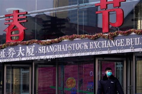 China Stocks Crash on Coronavirus Fears After Long Market Break