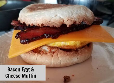 Bacon egg cheese muffin breakfast - Eat Travel Life