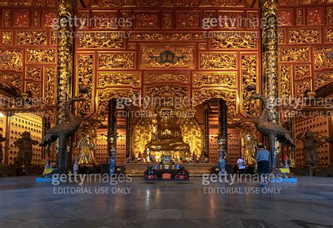 The buddha statue in Bai Dinh pagoda 이미지 (1151514710) - 게티이미지뱅크