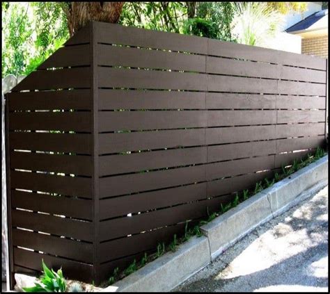 Modernizing the Yard with Horizontal Vinyl Fence