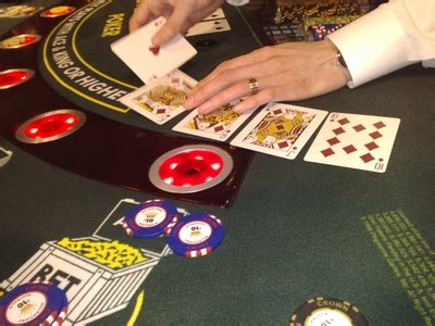 Caribbean Stud Poker Crash Course - Online Poker Guide