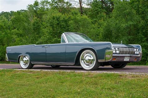 1963 Lincoln Continental | Motoexotica Classic Cars