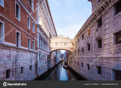 Venice - Ponte dei Sospiri — Stock Photo © perseomedusa #167089938