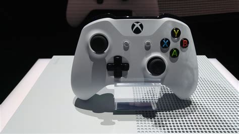 Hands-on with Microsoft's new Xbox One controller: Bluetooth, better ...