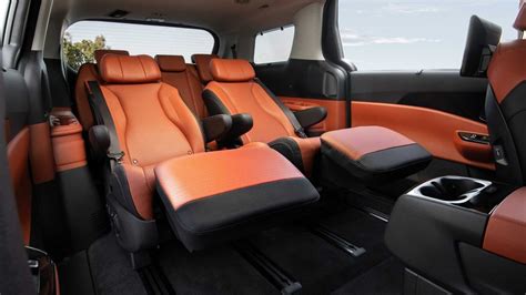 2022-kia-carnival-interior-lounge-seats