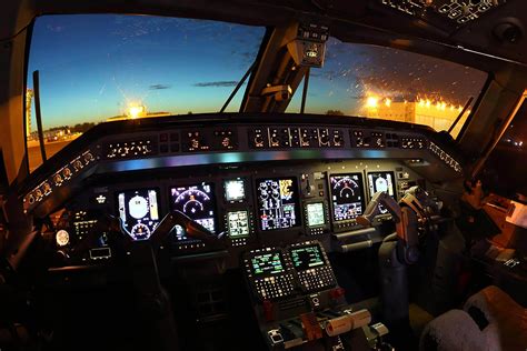 This is How Autopilot Actually Works on an Airplane | Reader's Digest