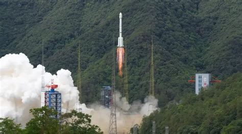 China launches its first medium Earth orbit broadband satellites