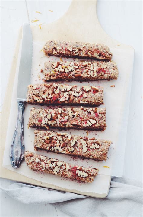 Fanny the Foodie’s Vanilla Chocolate Raw Energy Bars | StyleCaster