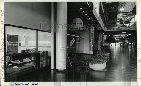 Old Tanasbourne Town Center Mall: Tanasbourne Mall Opens in 1975