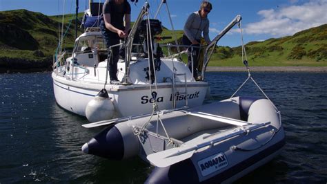 Handling & rowing a dinghy: a beginner's guide - Yachting Monthly