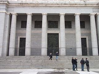 File:Main facade of Almudena Cathedral, 2013 - 05.JPG - Wikimedia Commons