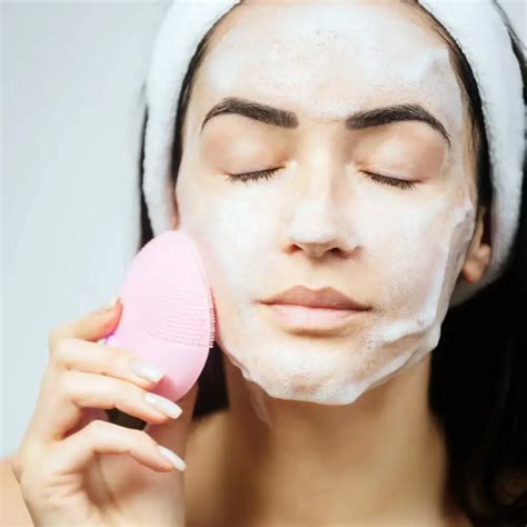 Get Rid Of Blackheads With This Face Wash Technique!