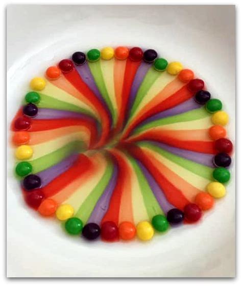 Making a Skittles Rainbow - easy and spectacular. - CatsKidsChaos