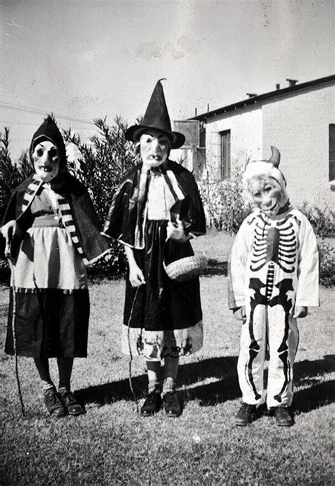 25 Photos of Vintage Halloween Costumes That'll Seriously Creep You Out