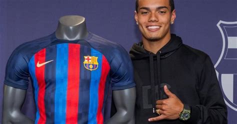 Ronaldinho's son Joao Mendes joins Barcelona U19s