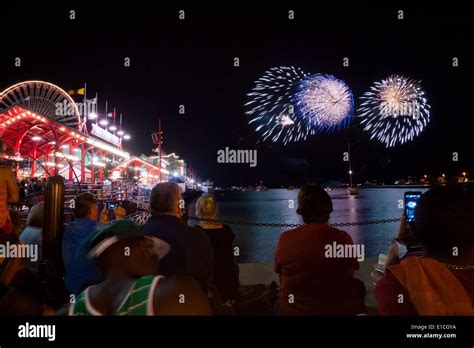 Navy pier chicago night fireworks hi-res stock photography and images - Alamy