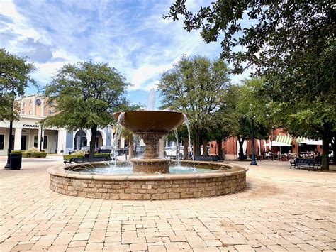 Fountain at Frank Edgar Cornish, IV Park Southlake Town Square | Travel And Tell