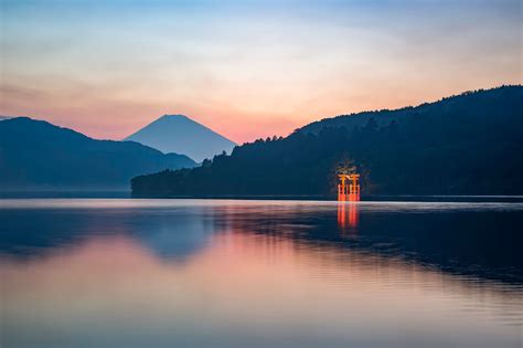 Explore Lake Ashinoko — One of the most beautiful lakes in Hakone, Japan - Living + Nomads ...