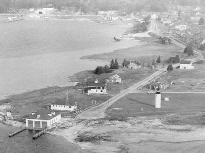 Beacons of History: The Women Lighthouse Keepers of National Marine ...