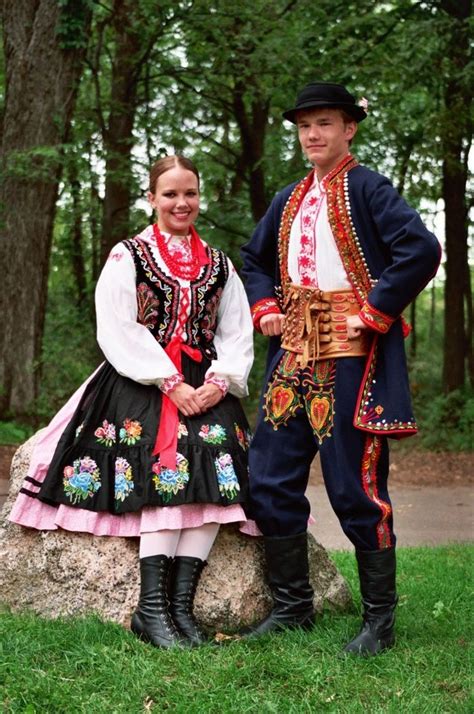 Pologne | Polish traditional costume, Folk clothing, Traditional outfits