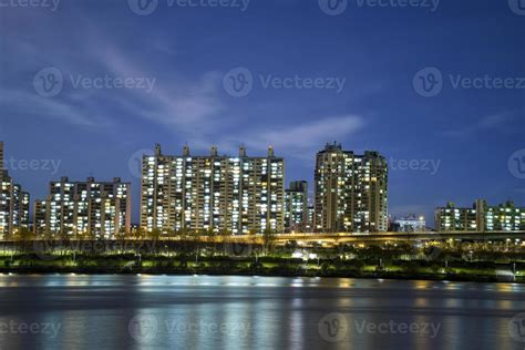 Night view of the Han River in Seoul 10518008 Stock Photo at Vecteezy