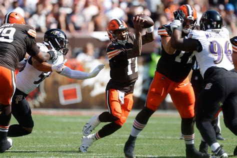 Dorian Thompson-Robinson using 'birthday present' to show growth from first Browns start - Yahoo ...