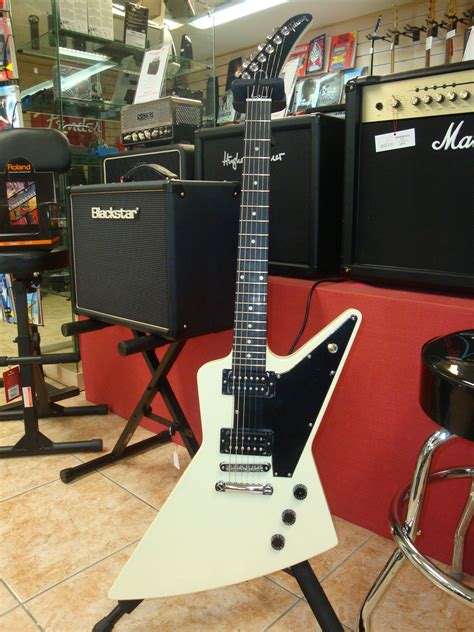 Gibson Explorer - Classic White image (#393938) - Audiofanzine