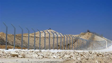 Netanyahu: Egypt border fence halted flow of migrants