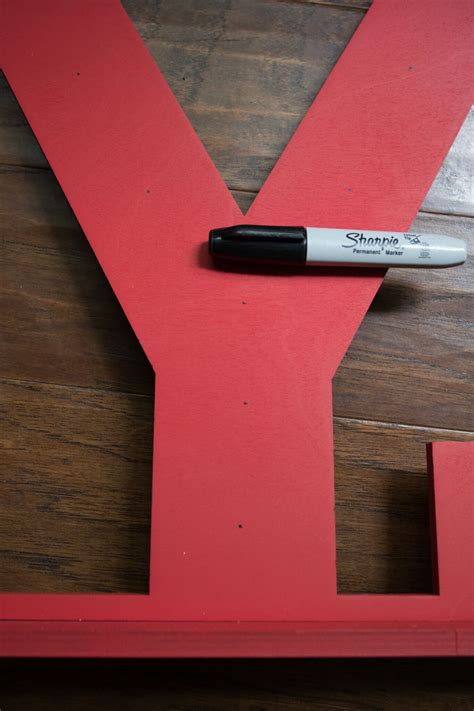 How to Make a DIY Marquee Sign for the Holidays | Craftcuts.com