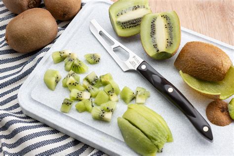 Best Knives for Cutting Fruit