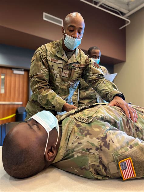 New York National Guard Soldiers, Airmen train as EMTs > Air National Guard > Article Display