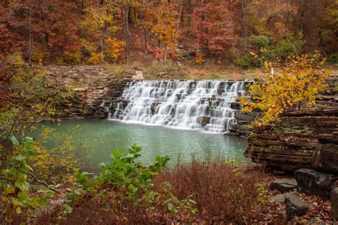 Fall color explosion @ Devil's Den State Park, AR [OC][5184x3456] : EarthPorn