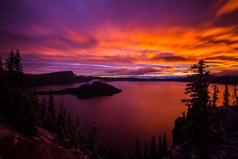 Sunrise over Crater Lake and Wizard Island in Oregon. | Crater lake, Sunrise, Lake