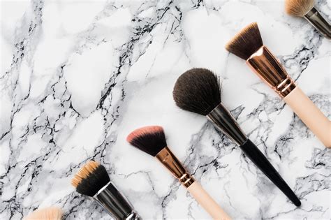 The 5 Best Vegan Makeup Brushes For a Flawless Application