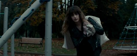 Colossal (2017) – Movie Reviews Simbasible