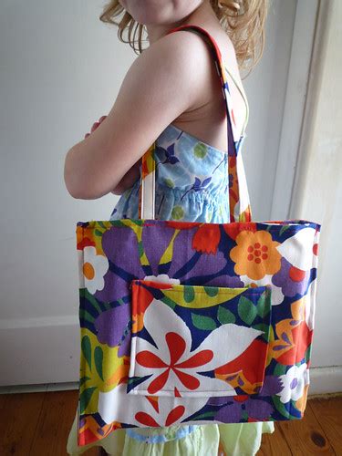 kids shoulder bag | I made this cute little shoulder bag for… | Flickr