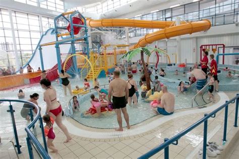 Children's splash pool closed after rescuers 'pull young girl from water and start CPR' - Mirror ...