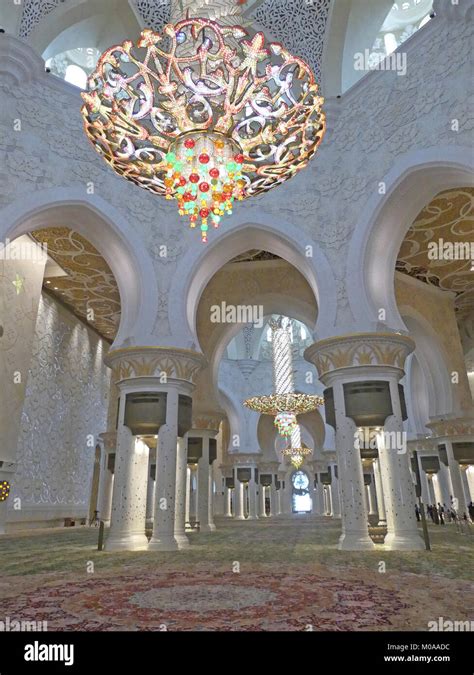 DUBAI Interior of the Jumeirah Mosque. Photo: Tony Gale Stock Photo - Alamy