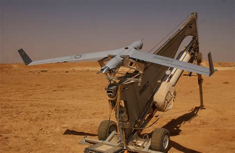 File:ScanEagle UAV catapult launcher 2005-04-16.jpg - Wikipedia, the free encyclopedia