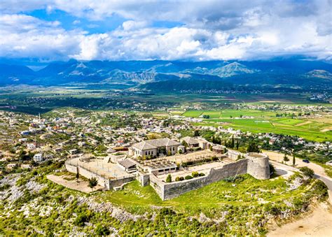 Lëkurësi Castle