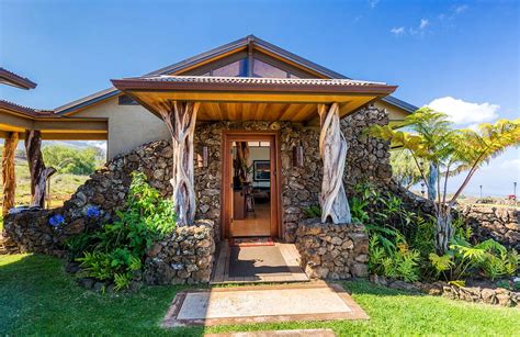 Luxury Cottage Getaway on Maui, Hawaii