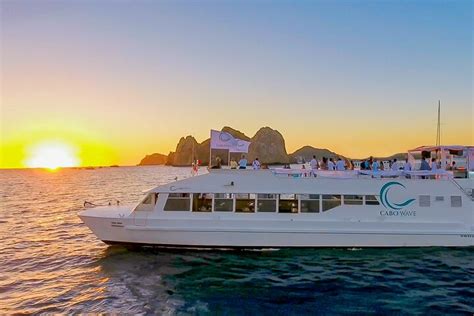 Cabo Wave Luxury Sunset Dinner Cruise from US$99 | Cool Destinations 2023