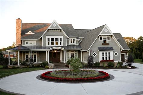 15+ Tasteful Circular Driveway Landscaping for a Formal Grand Entry – La Urbana