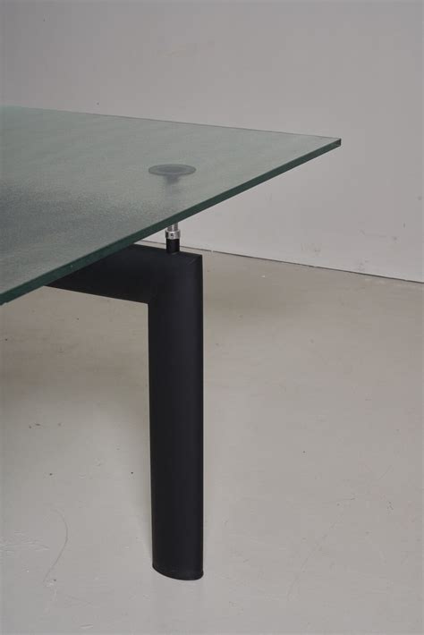 Dining table by Le Corbusier – Showroom_144