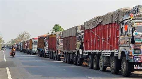 Truck Drivers Strike: ट्रकचालकांच्या आंदोलनाला हिंसक वळण, नवी मुंबईत ...