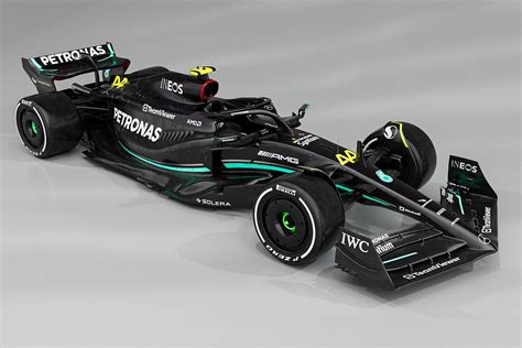 Mercedes presenta su coche de F1 2023: vuelve el negro al W14